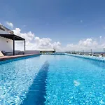Luxurious And New 2 Bedroom Apartment With Private Jacuzzi